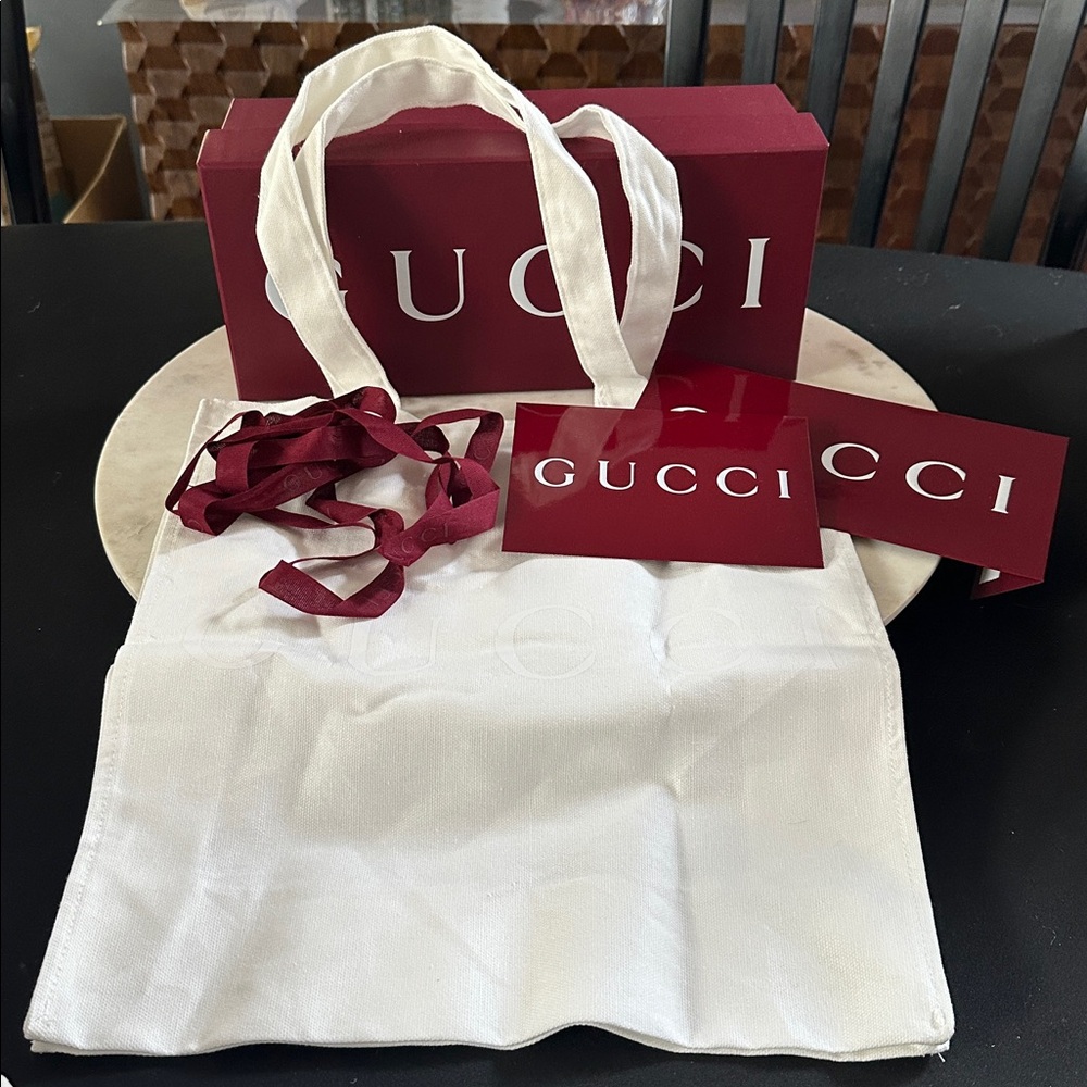 Gucci TOTE bag, Box, envelopes , ribbon